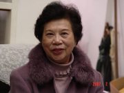鄭碧娥校長正接受我們特攻隊的訪問。